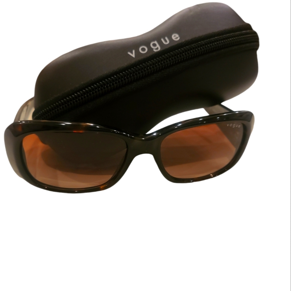 NWOT vogue sunglasses